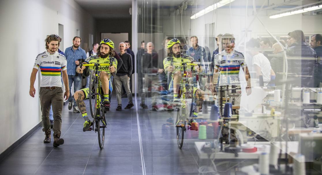 Visita del campione del mondo Peter Sagan nella sede della Sportful che produce abbigliamento da gara. Pocis